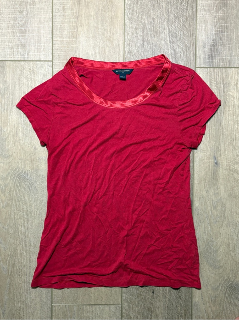 Banana Repubkic Red Short Sleeve Tee with Satin Trim